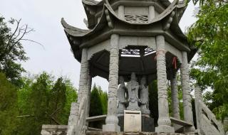 求一首老歌!歌词大概是:你说你喜欢蒙蒙细雨,雨中散步有诗意.如今我也喜欢蒙蒙细雨,只是不见当初爱的你 我看见你在雨中漫步